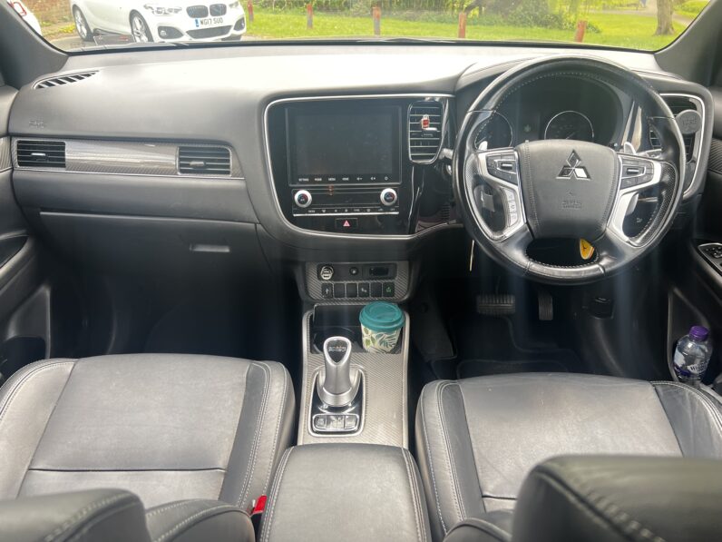 Mitsubishi Outlander 2.4h TwinMotor 13.8kWh Exceed Safety SUV 5dr Petrol Plug-in Hybrid CVT 4WD Euro 6 (224 ps)