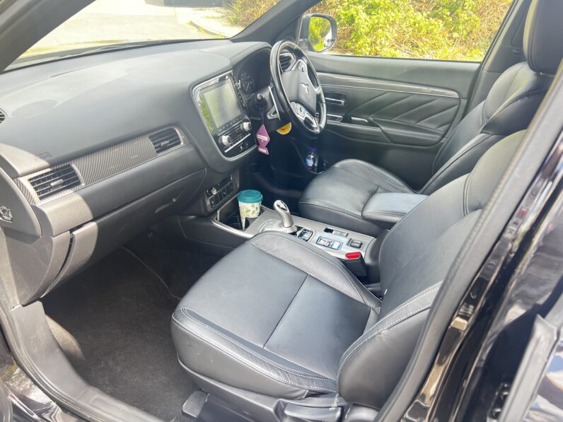 Mitsubishi Outlander 2.4h TwinMotor 13.8kWh Exceed Safety SUV 5dr Petrol Plug-in Hybrid CVT 4WD Euro 6 (224 ps)