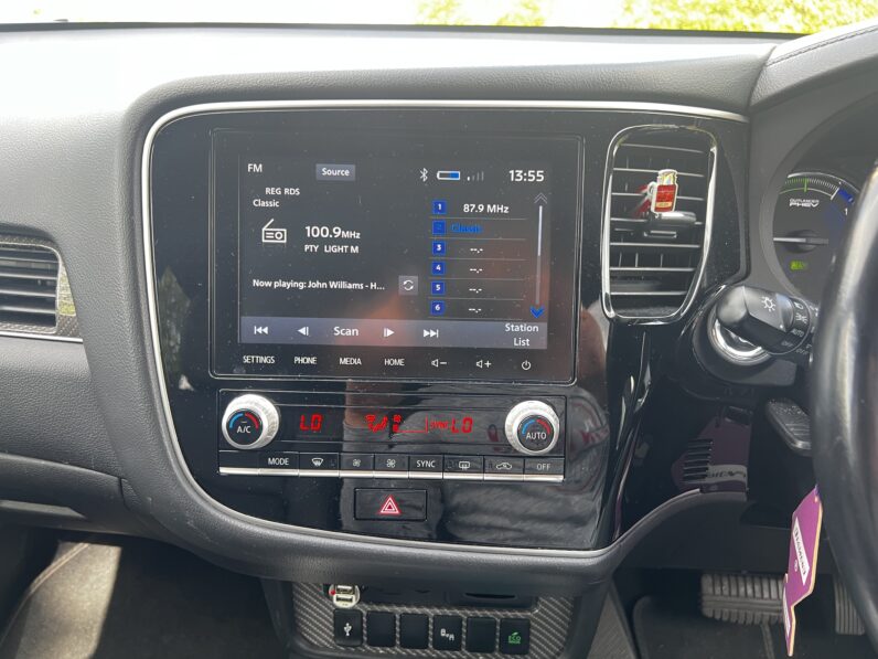 Mitsubishi Outlander 2.4h TwinMotor 13.8kWh Exceed Safety SUV 5dr Petrol Plug-in Hybrid CVT 4WD Euro 6 (224 ps)