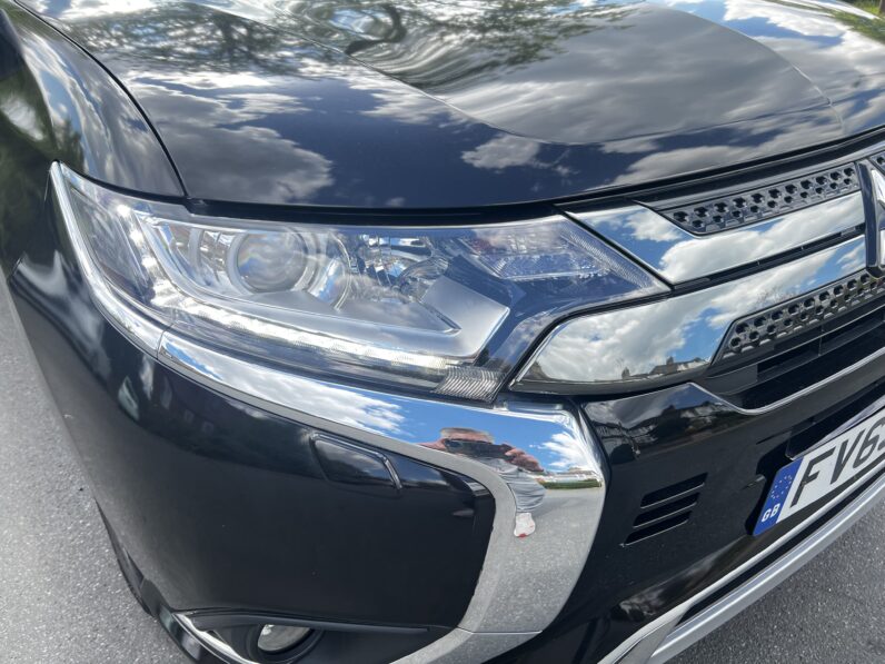 Mitsubishi Outlander 2.4h TwinMotor 13.8kWh Exceed Safety SUV 5dr Petrol Plug-in Hybrid CVT 4WD Euro 6 (224 ps)
