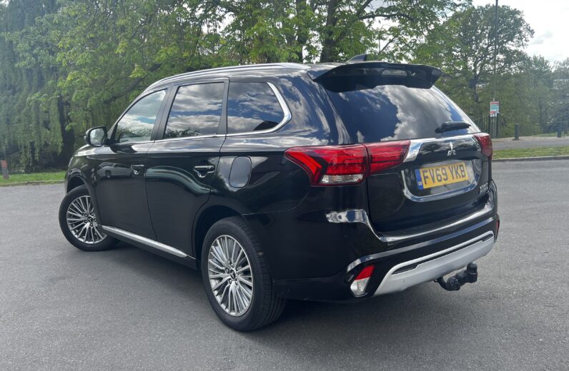 Mitsubishi Outlander 2.4h TwinMotor 13.8kWh Exceed Safety SUV 5dr Petrol Plug-in Hybrid CVT 4WD Euro 6 (224 ps)