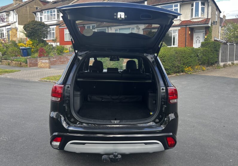 Mitsubishi Outlander 2.4h TwinMotor 13.8kWh Exceed Safety SUV 5dr Petrol Plug-in Hybrid CVT 4WD Euro 6 (224 ps)