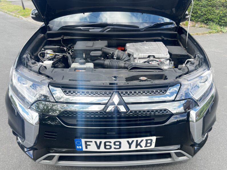 Mitsubishi Outlander 2.4h TwinMotor 13.8kWh Exceed Safety SUV 5dr Petrol Plug-in Hybrid CVT 4WD Euro 6 (224 ps)