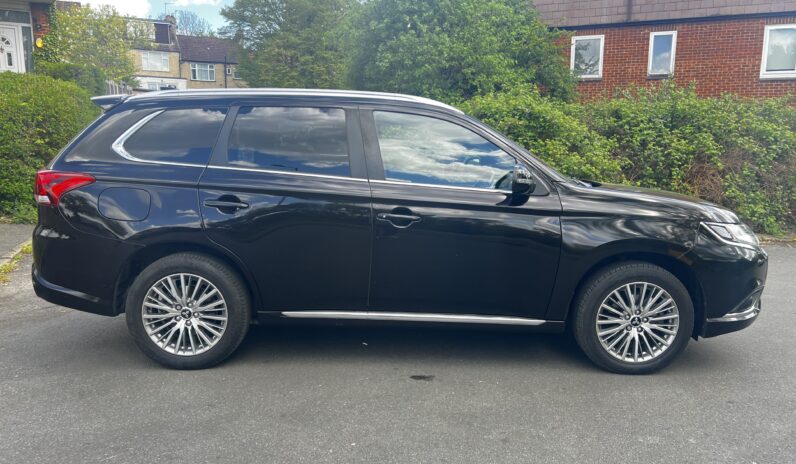Mitsubishi Outlander 2.4h TwinMotor 13.8kWh Exceed Safety SUV 5dr Petrol Plug-in Hybrid CVT 4WD Euro 6 (224 ps)