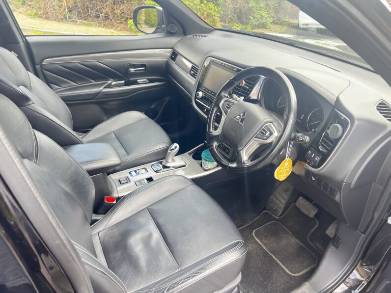 Mitsubishi Outlander 2.4h TwinMotor 13.8kWh Exceed Safety SUV 5dr Petrol Plug-in Hybrid CVT 4WD Euro 6 (224 ps)