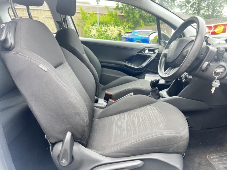 Peugeot 208 2013 White GU13YXJ ACCESS 3-Door Petrol 1.0 L Hatchback