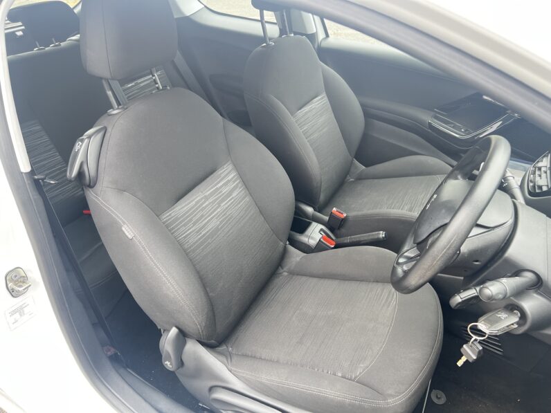 Peugeot 208 2013 White GU13YXJ ACCESS 3-Door Petrol 1.0 L Hatchback