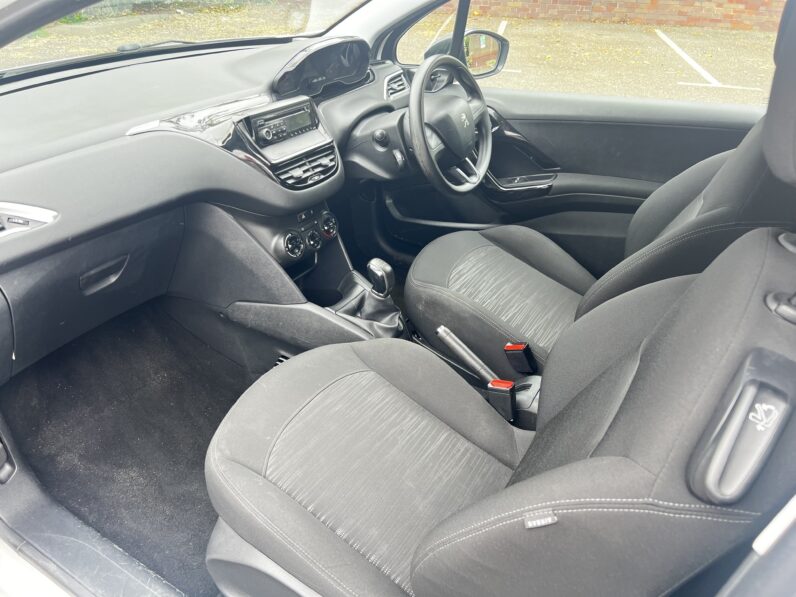 Peugeot 208 2013 White GU13YXJ ACCESS 3-Door Petrol 1.0 L Hatchback