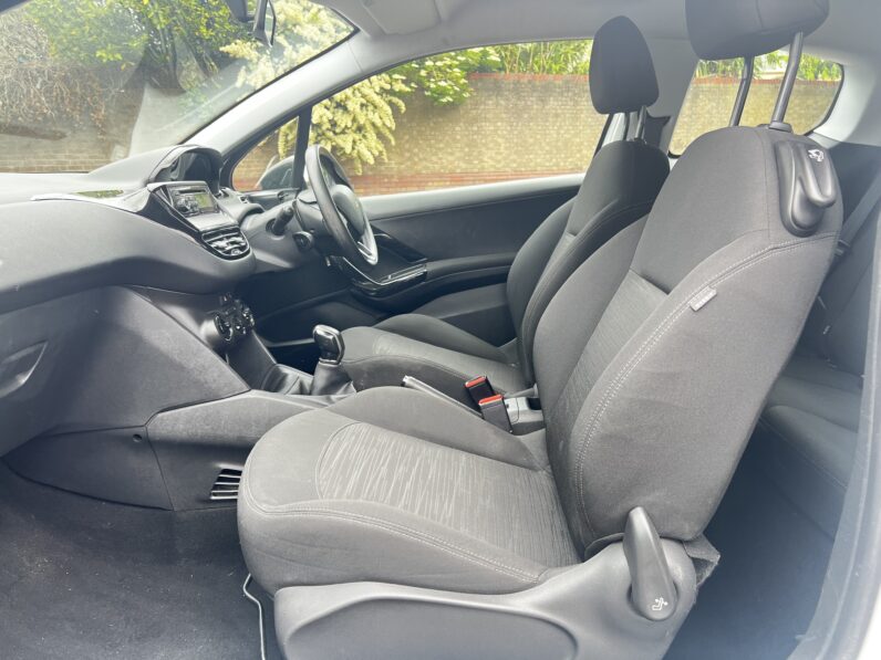 Peugeot 208 2013 White GU13YXJ ACCESS 3-Door Petrol 1.0 L Hatchback