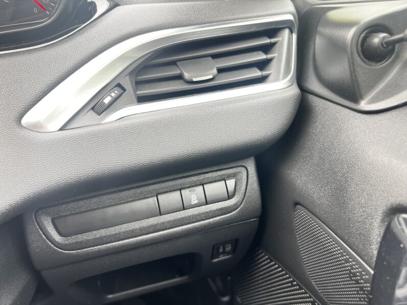 Peugeot 208 2013 White GU13YXJ ACCESS 3-Door Petrol 1.0 L Hatchback