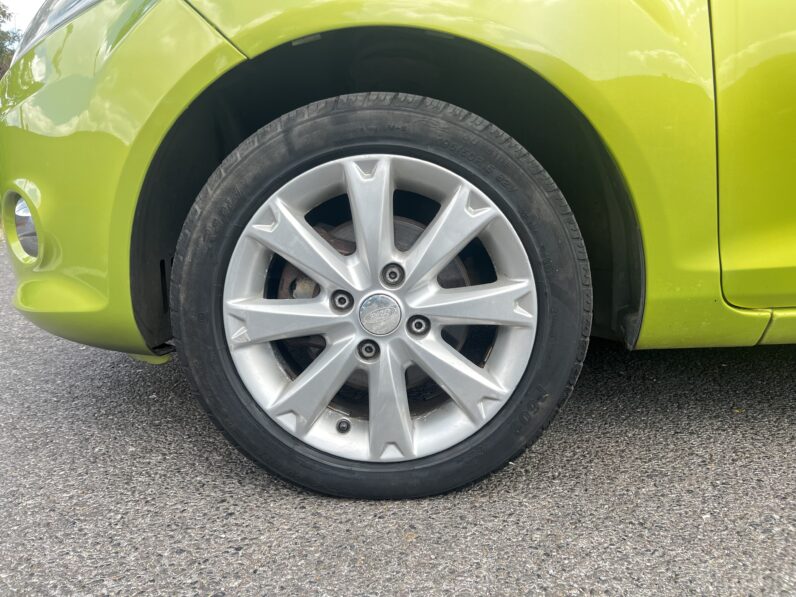 Ford Fiesta 2009 Green SL09NBE ZETEC 5-Door Hatchback