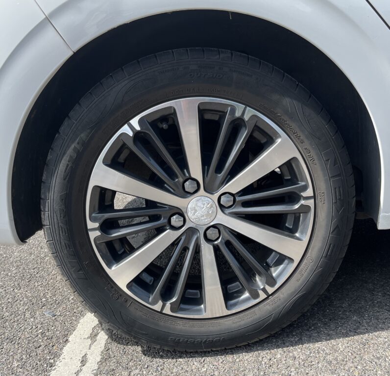 2016 Peugeot 208 1.2 PureTech XS Lime 5d, GD16URG