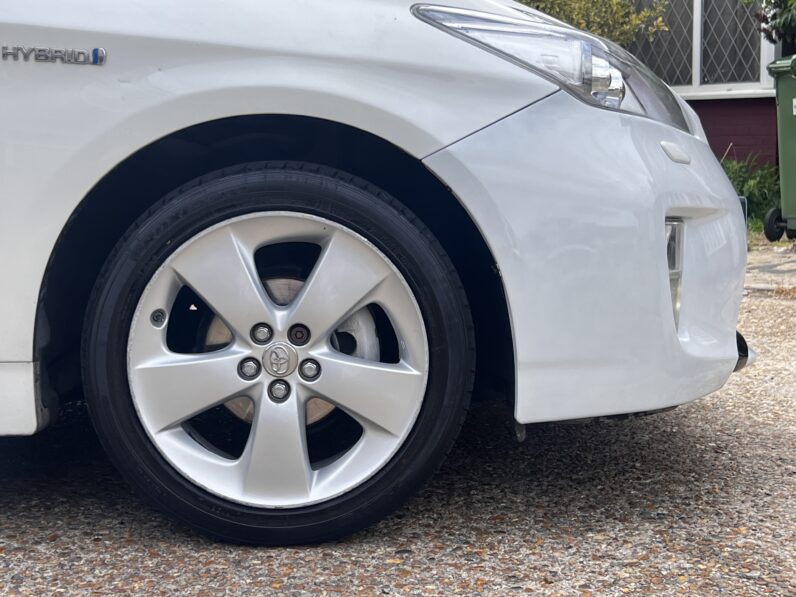 Toyota Prius 1.8 VVT-h T Spirit CVT Euro 5 (s/s) 5dr, HJ64OEU