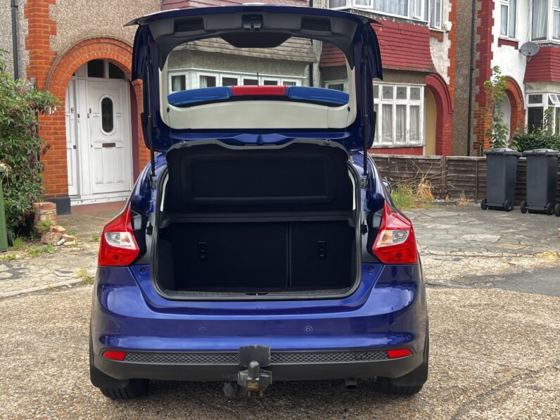 Ford Focus 1.6 Zetec Powershift Euro 5 5dr WR14ORJ