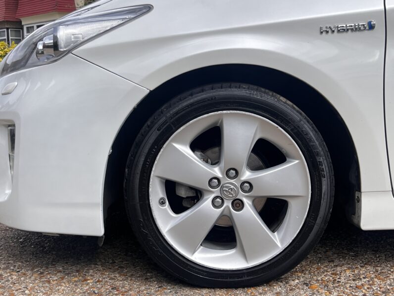Toyota Prius 1.8 VVT-h T Spirit CVT Euro 5 (s/s) 5dr, HJ64OEU