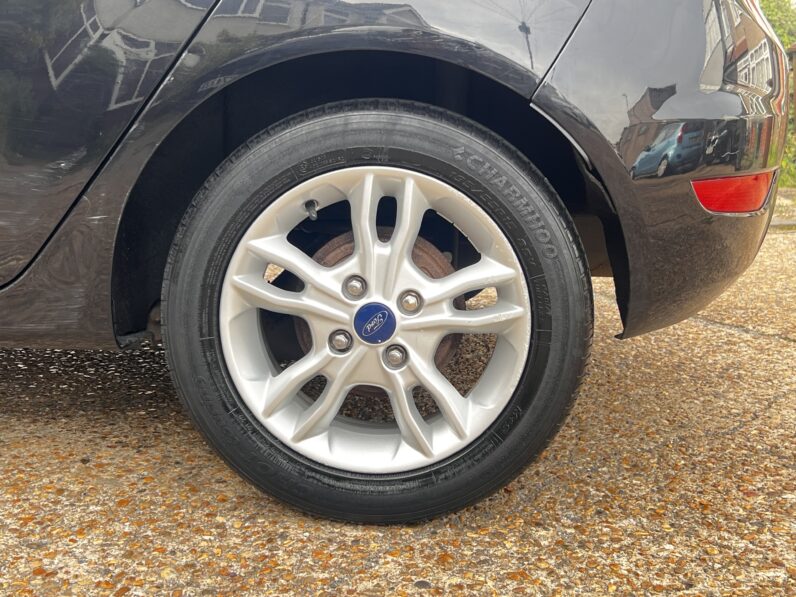 Ford Fiesta 1.25 Zetec Euro 6 5dr, MM15VGR