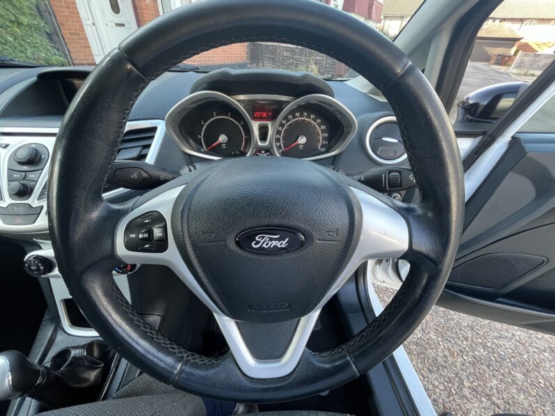 Ford Fiesta 1.25 Zetec Hatchback 3dr Petrol Manual (129 g/km, 81 bhp), BT11NZP