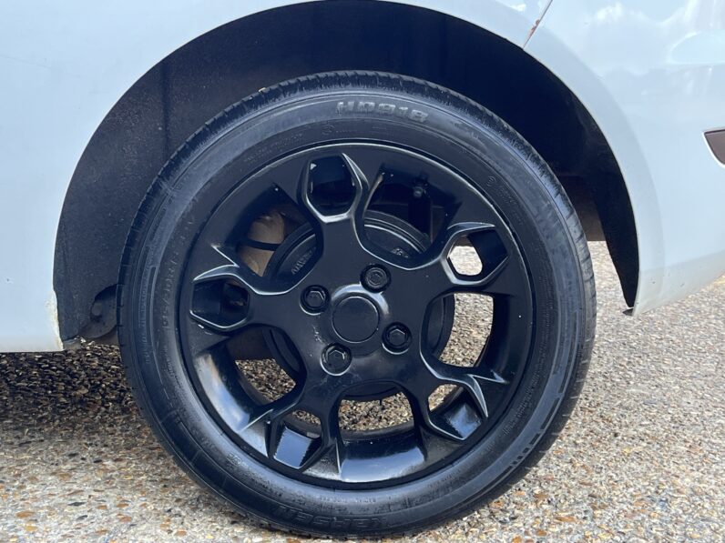 Ford Fiesta 1.25 Zetec Hatchback 3dr Petrol Manual (129 g/km, 81 bhp), BT11NZP