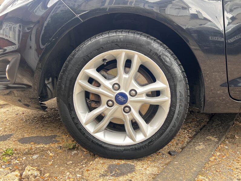 Ford Fiesta 1.25 Zetec Euro 6 5dr, MM15VGR